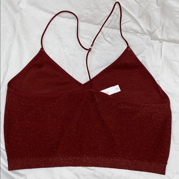 Women’s Colsie Cropped Maroon Shirt in a Large - Picture 3 of 4